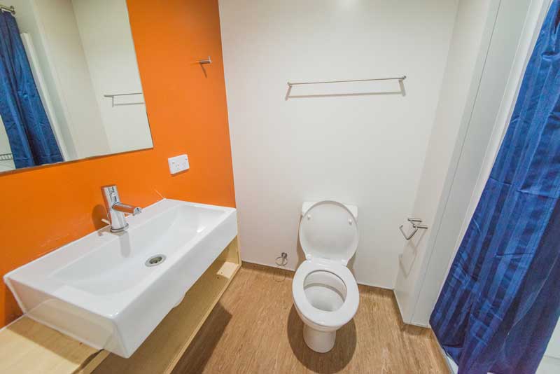 Empire Student Accommodation : Studio Apartment bathroom.